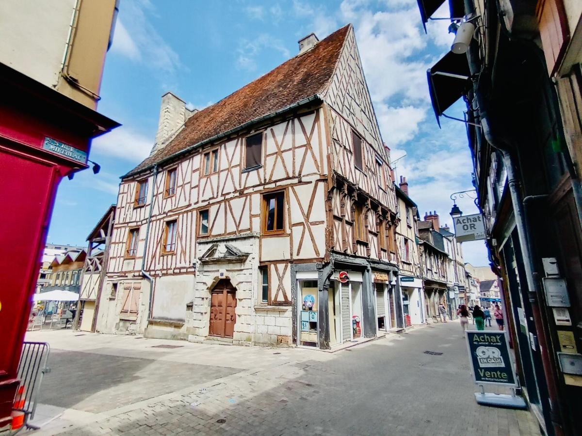 2 Pieces Totalement Renove Au Coeur De Bourges Apartment Exterior photo